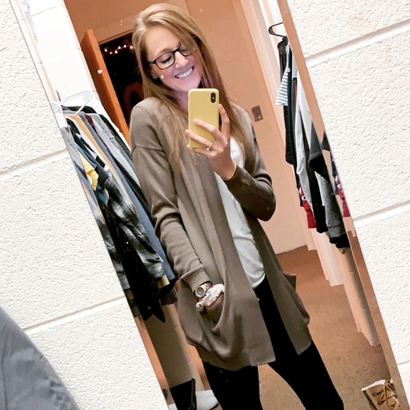 Meet your Posher, Alexis - Picture 2 of 6